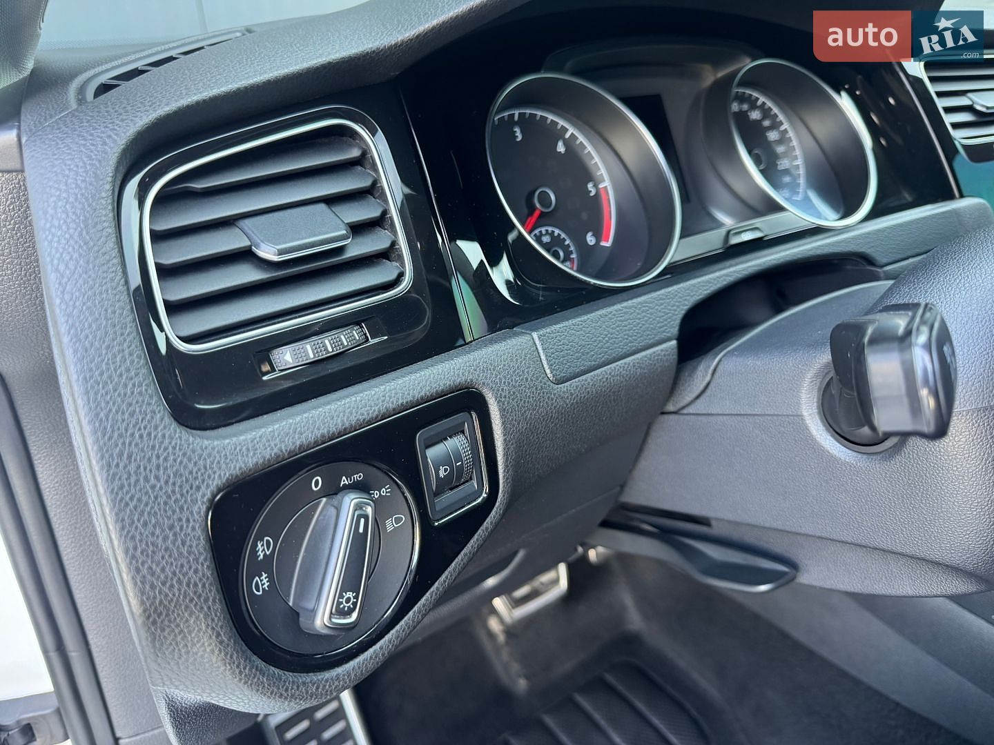 Volkswagen Golf 2013 VIN WVWZZZAUZEW095440 фото оголошення 8 з 27