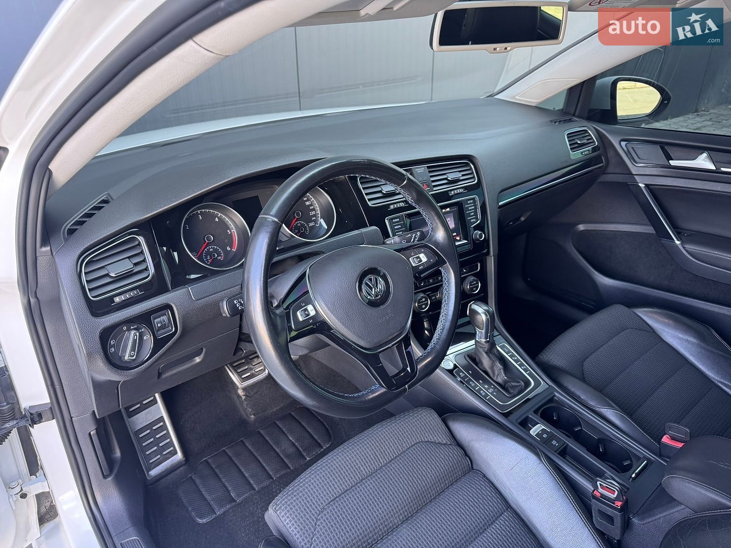 Volkswagen Golf 2013 VIN WVWZZZAUZEW095440 фото оголошення 9 з 27