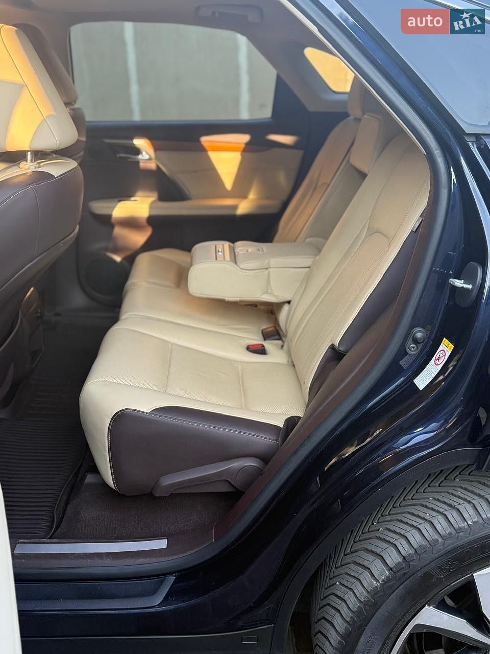 Lexus RX 2019 VIN 2T2BZMCA3KC211711 фото оголошення 8 з 14