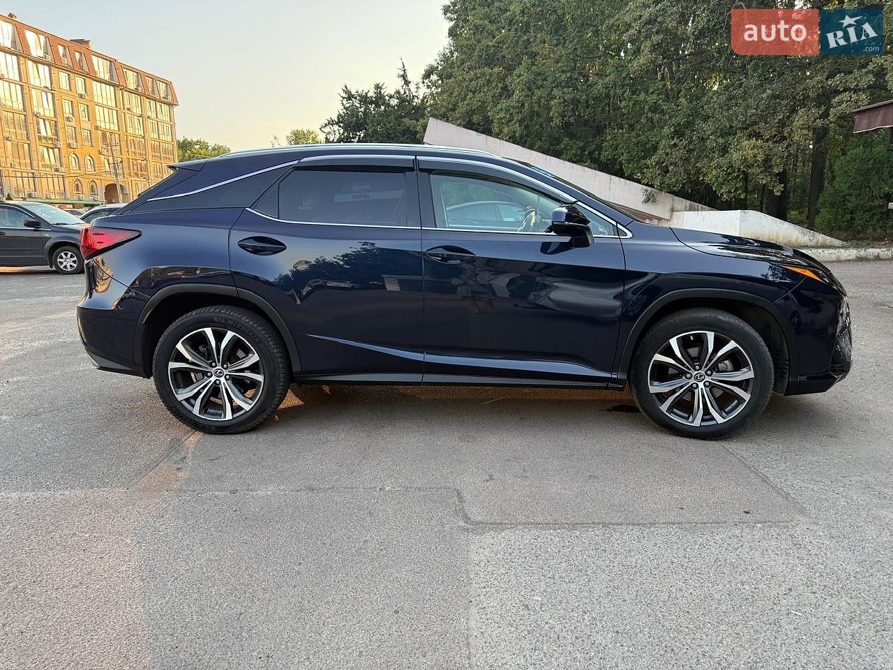 Lexus RX 2019 VIN 2T2BZMCA3KC211711 фото оголошення 4 з 14