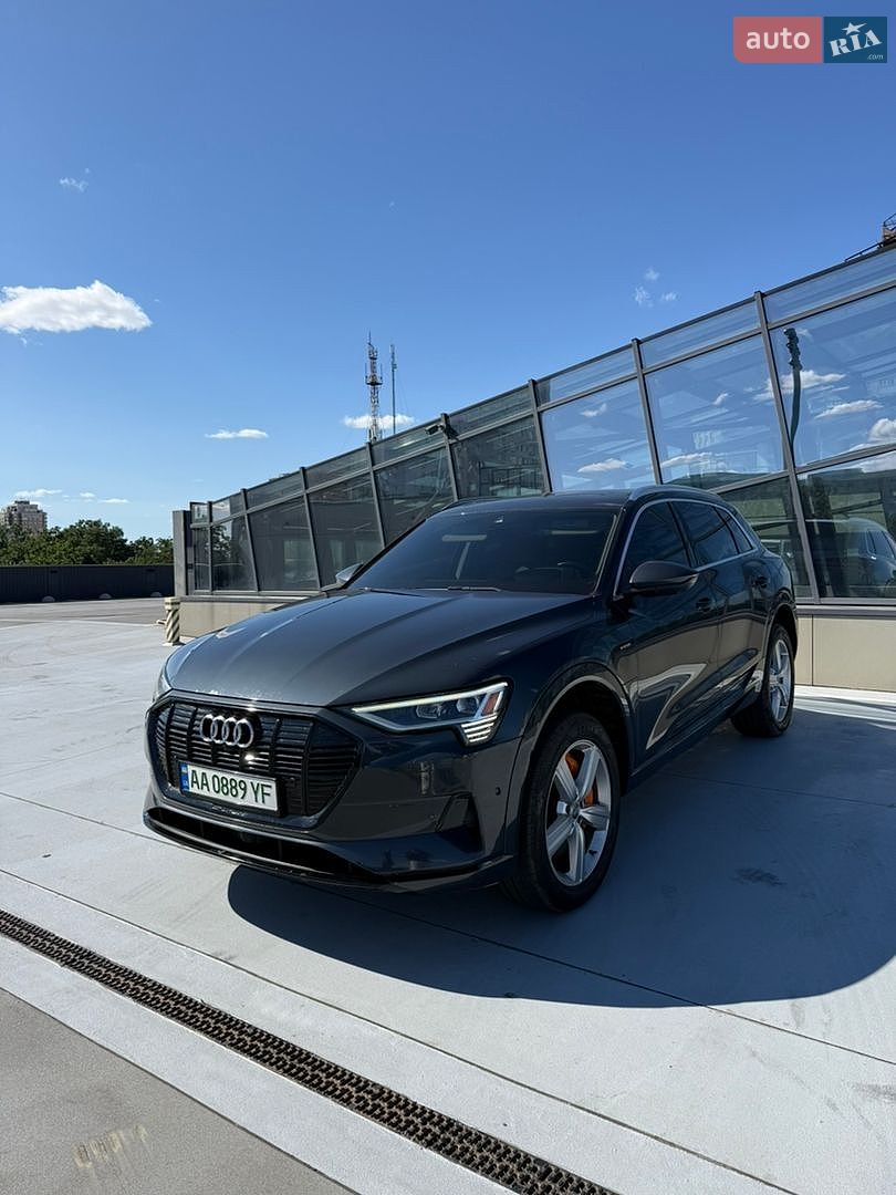 Audi e-tron 2019 VIN WA1VAAGE8KB010044 фото оголошення 15 з 43