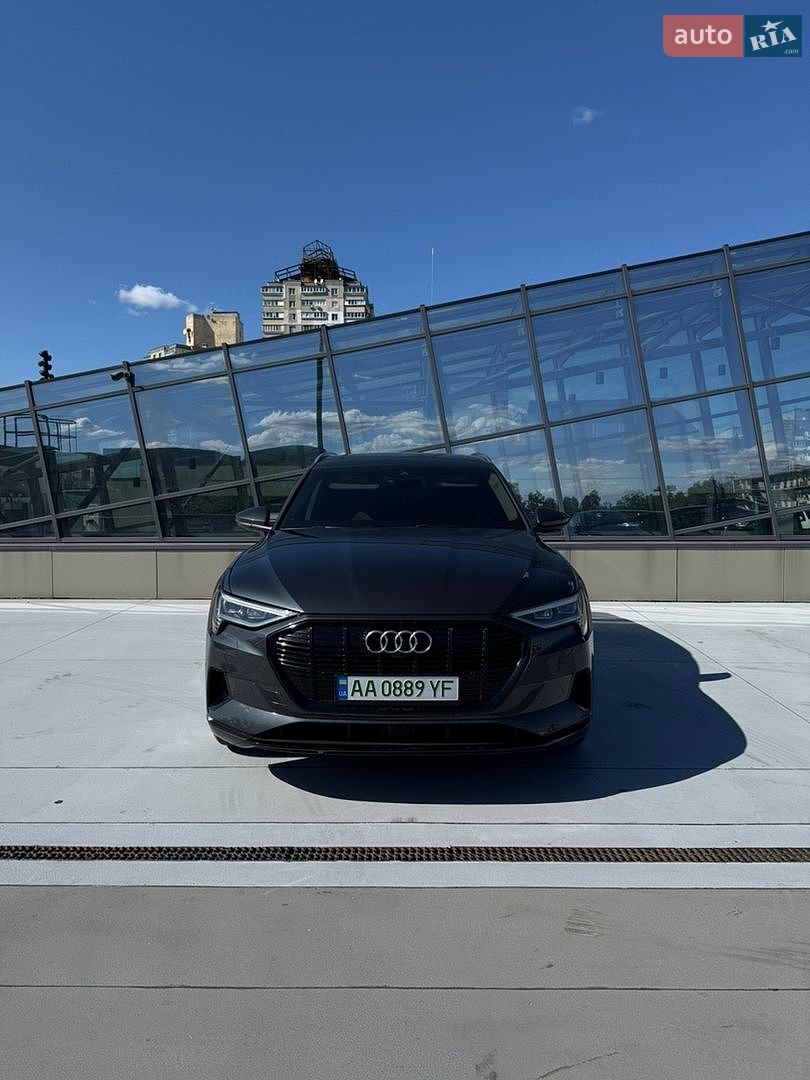 Audi e-tron 2019 VIN WA1VAAGE8KB010044 фото оголошення 13 з 43