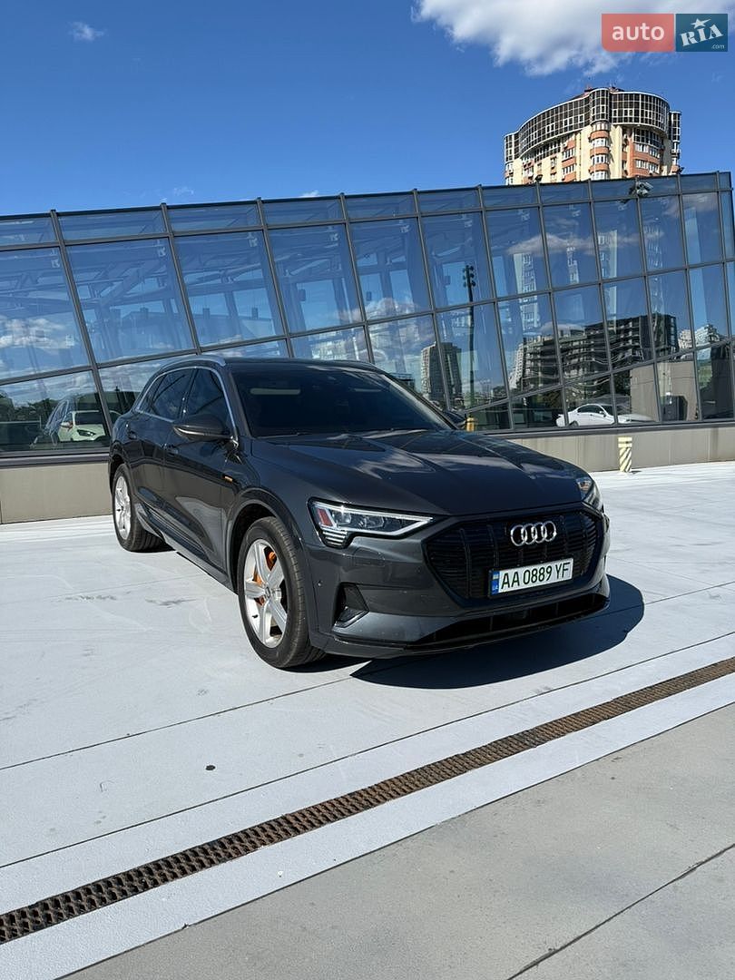 Audi e-tron 2019 VIN WA1VAAGE8KB010044 фото оголошення 9 з 43