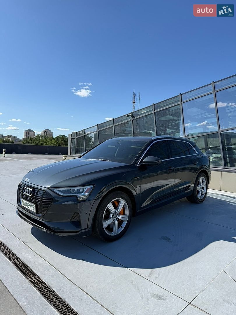 Audi e-tron 2019 VIN WA1VAAGE8KB010044 фото оголошення 12 з 43