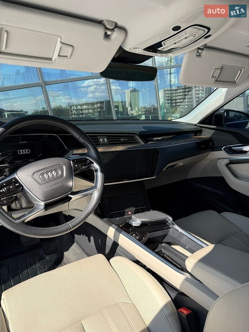 Audi e-tron 2019 VIN WA1VAAGE8KB010044 фото оголошення 17 з 43