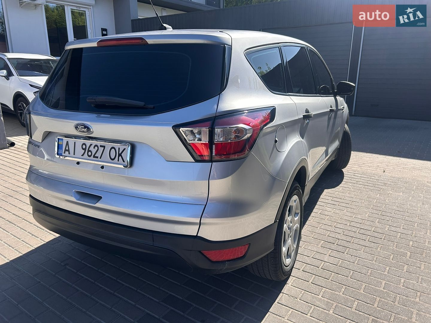 Ford Escape 2018 VIN 1FMCU0F77JUB51073 фото оголошення 4 з 17