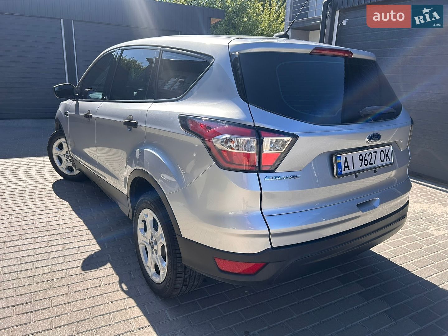 Ford Escape 2018 VIN 1FMCU0F77JUB51073 фото оголошення 5 з 17