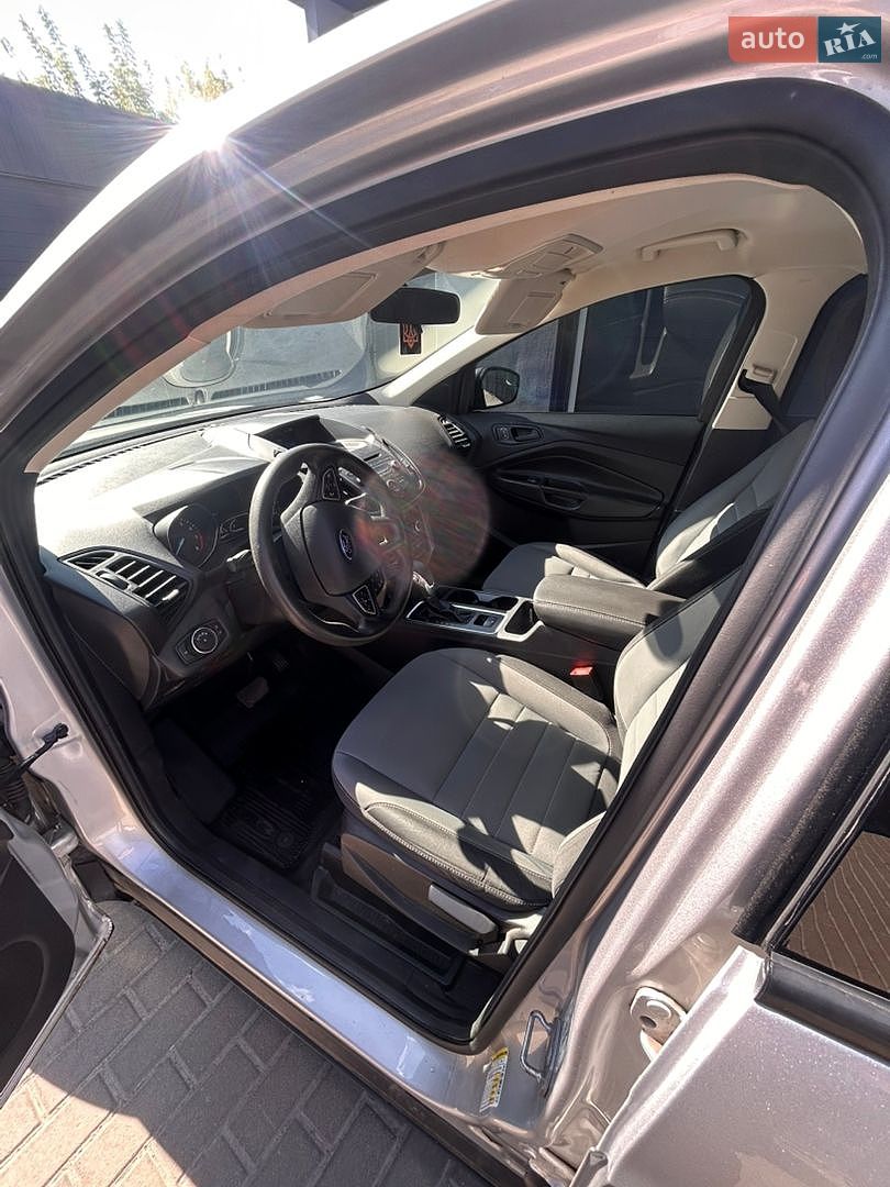 Ford Escape 2018 VIN 1FMCU0F77JUB51073 фото оголошення 15 з 17