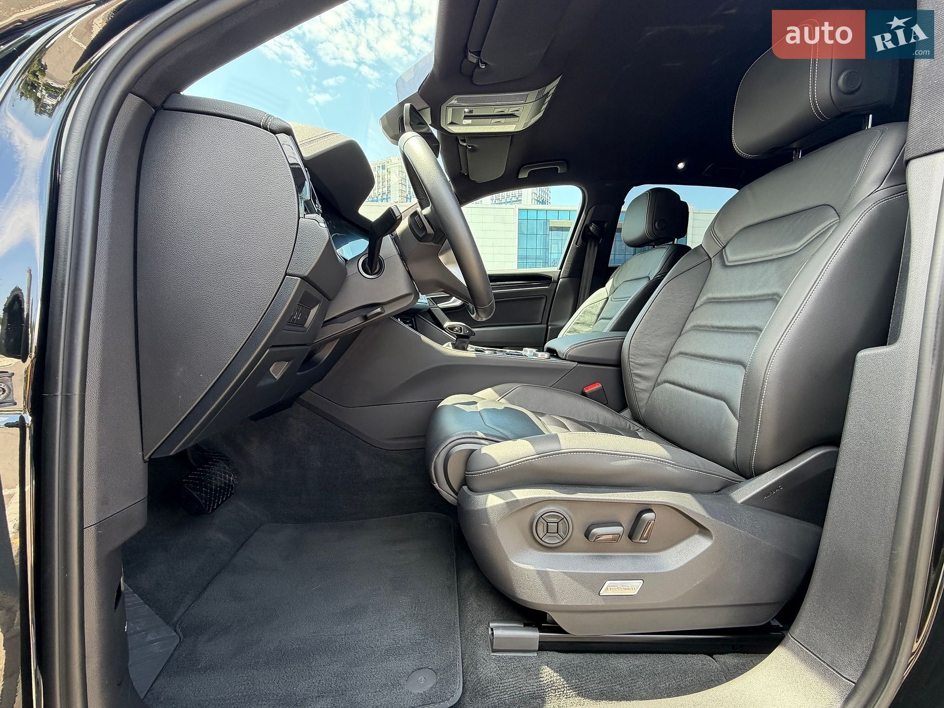 Volkswagen Touareg 2024 VIN WVGZZZCR3SD002702 фото оголошення 10 з 31