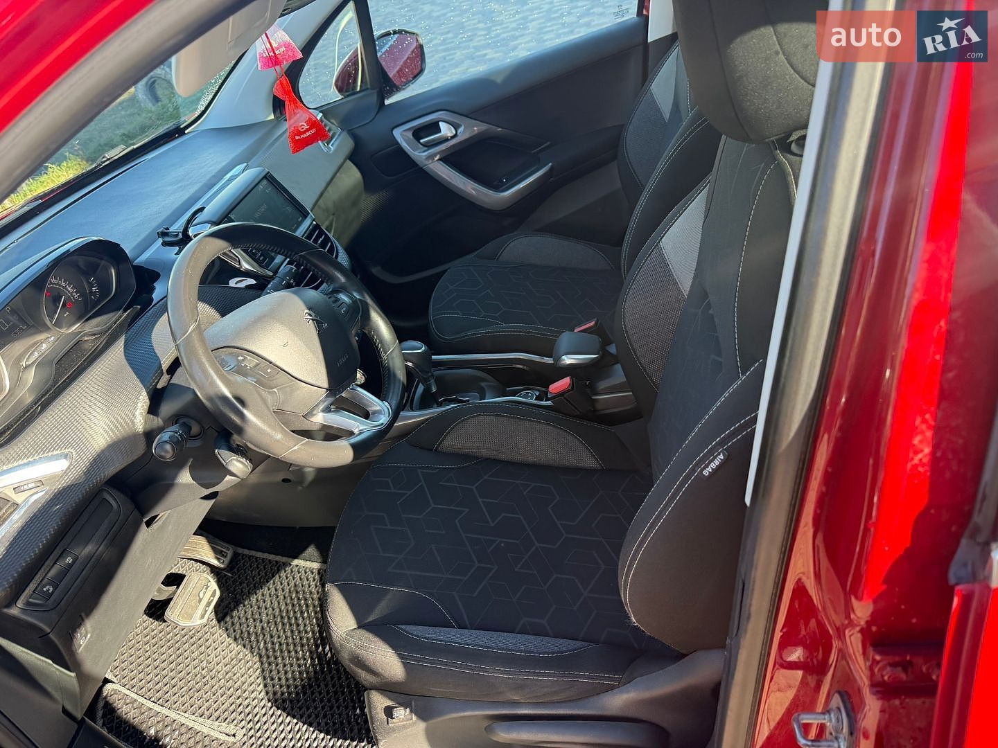 Peugeot 2008 2017 VIN VF3CUHNVTHY144981 фото оголошення 6 з 13