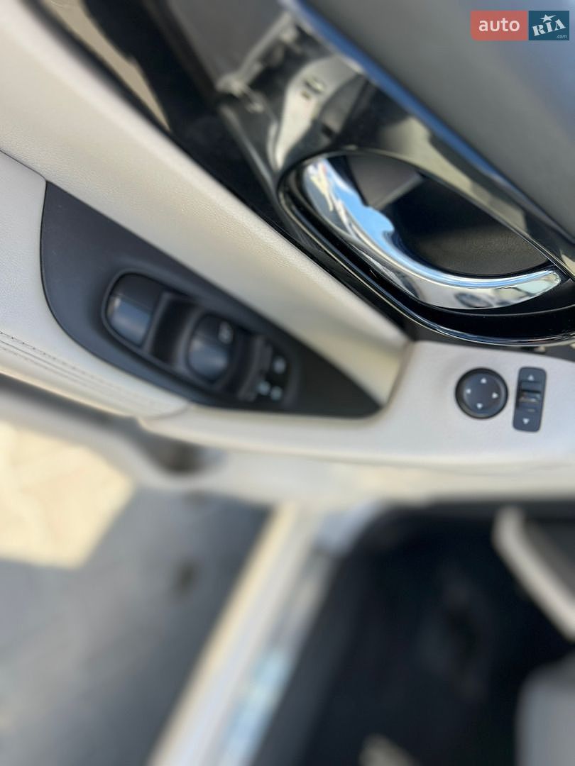 Nissan Rogue Sport 2019 VIN JN1BJ1CPXKW526112 фото оголошення 12 з 28