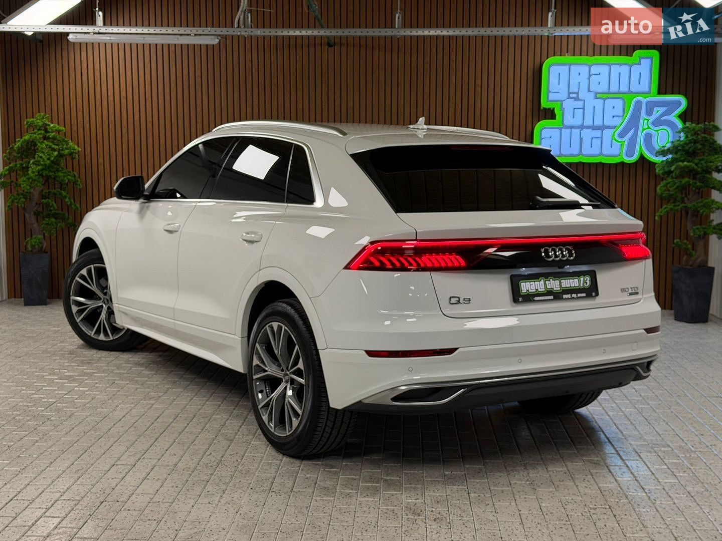 Audi Q8 2020 VIN WAUZZZF10MD012629 фото оголошення 16 з 54