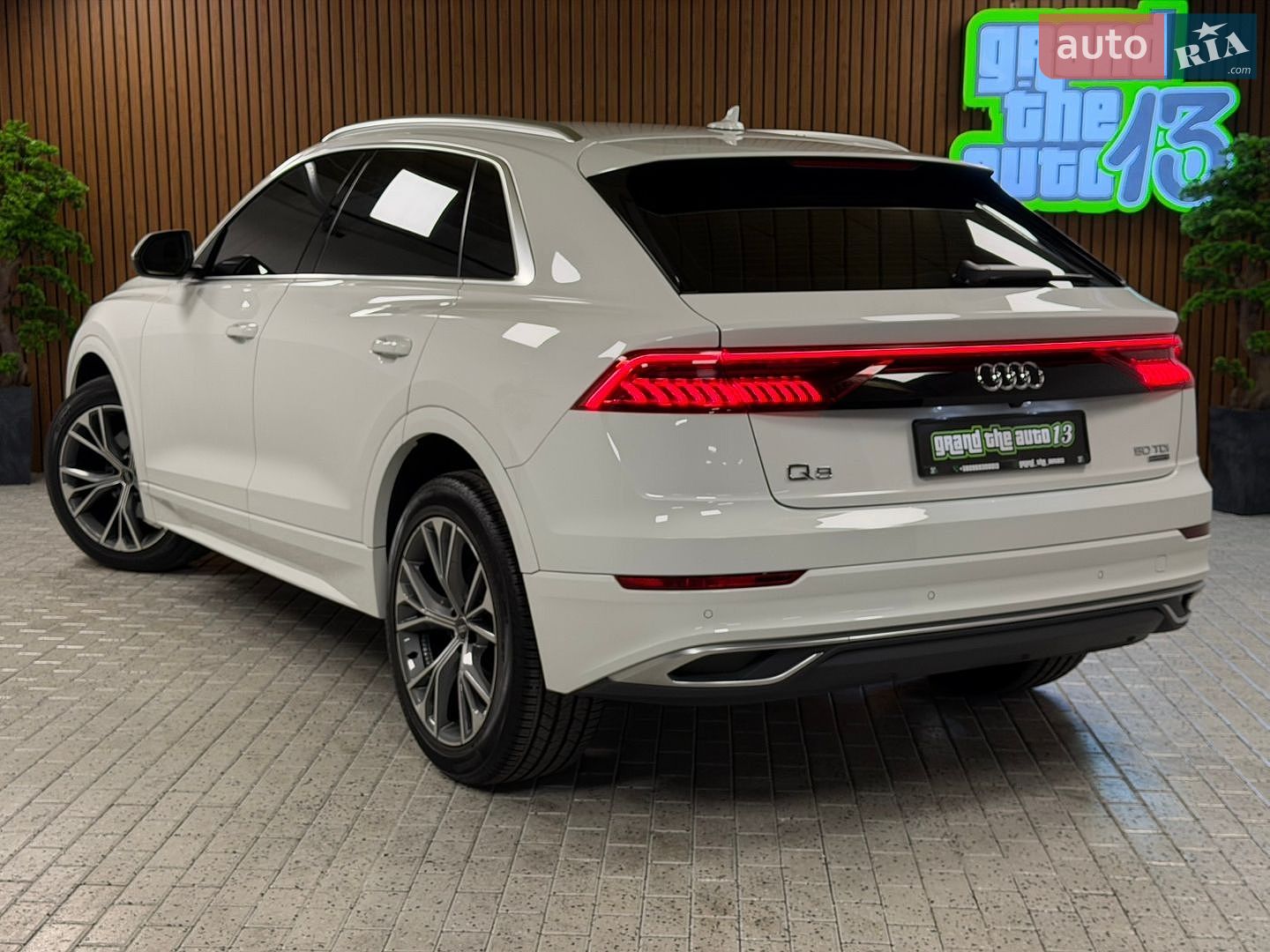 Audi Q8 2020 VIN WAUZZZF10MD012629 фото оголошення 17 з 54