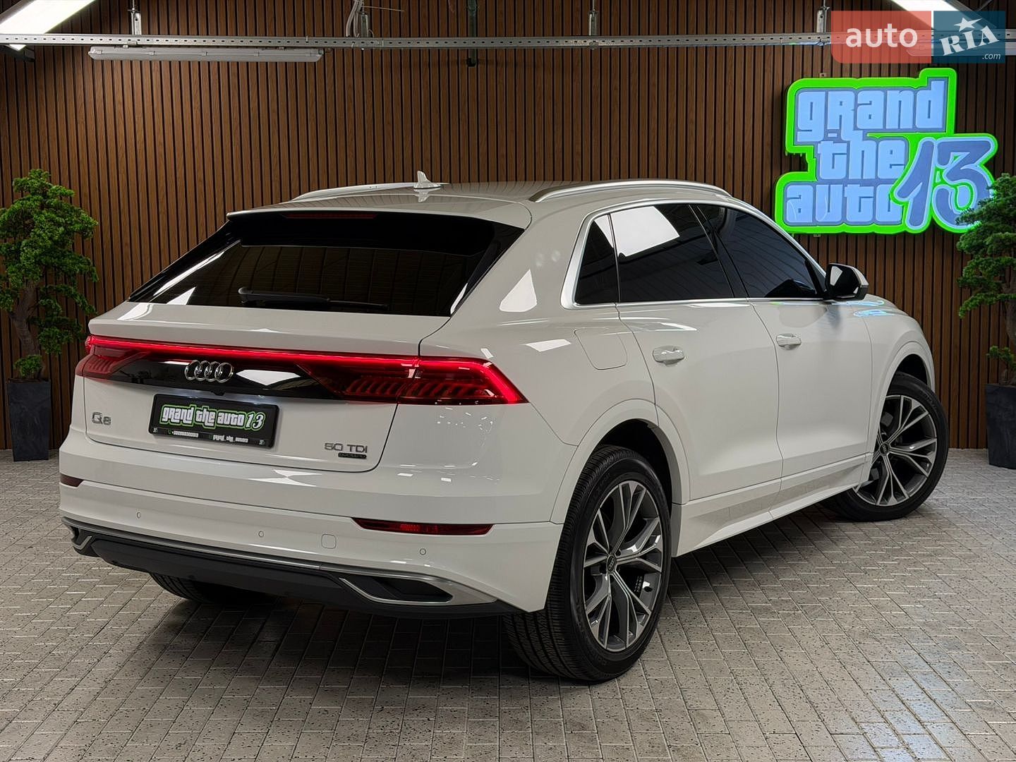Audi Q8 2020 VIN WAUZZZF10MD012629 фото оголошення 18 з 54