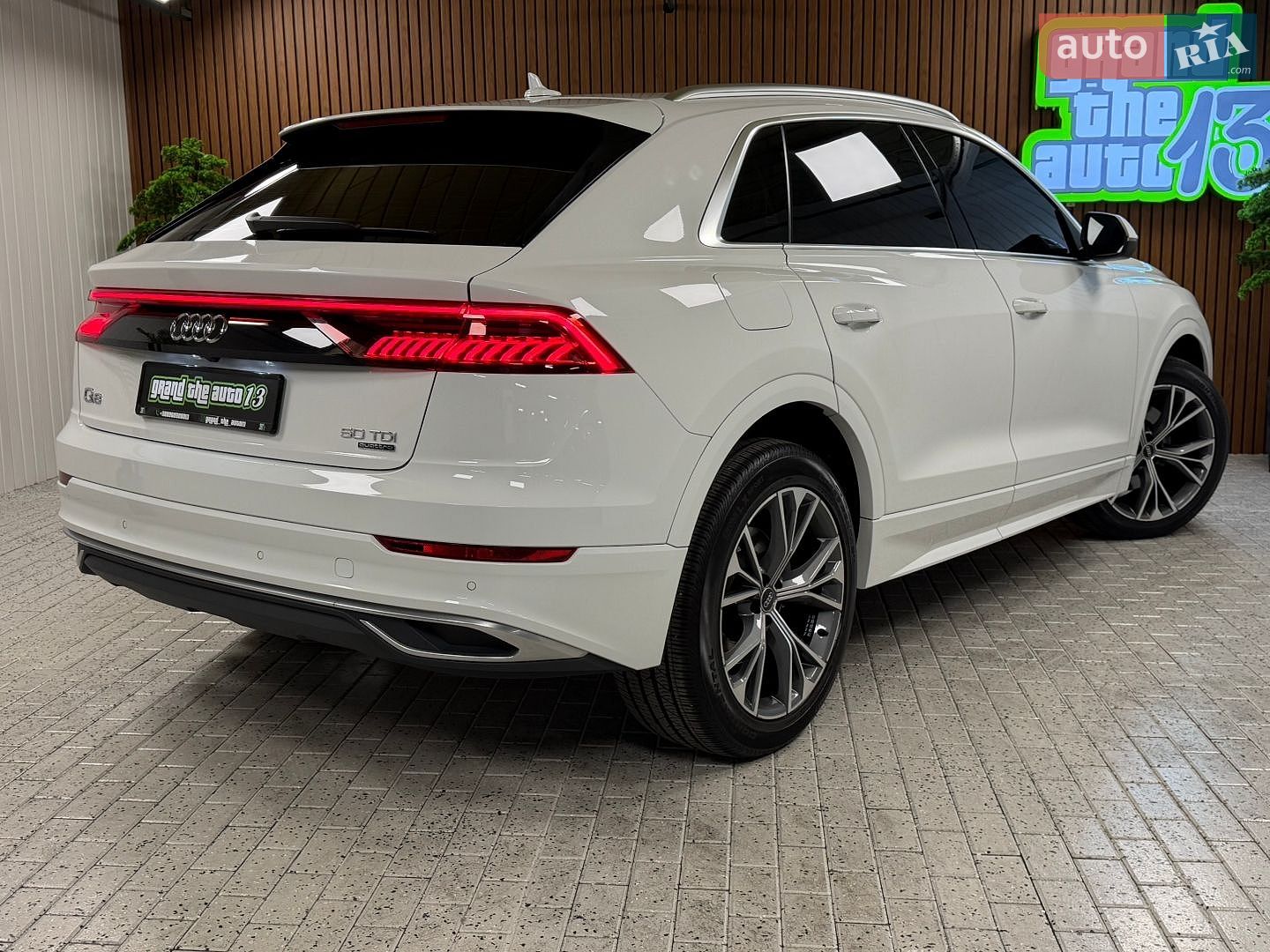 Audi Q8 2020 VIN WAUZZZF10MD012629 фото оголошення 19 з 54