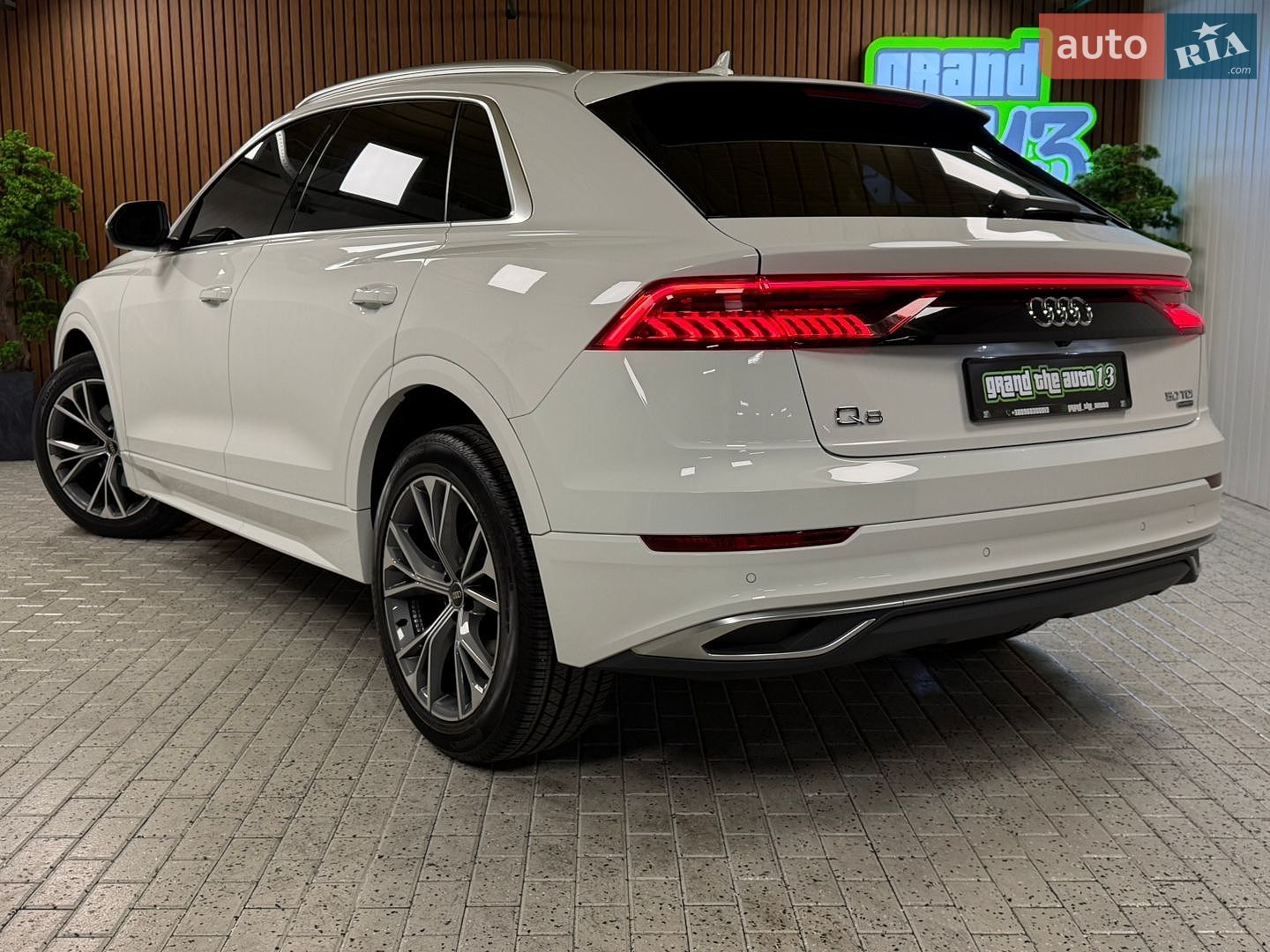Audi Q8 2020 VIN WAUZZZF10MD012629 фото оголошення 26 з 54