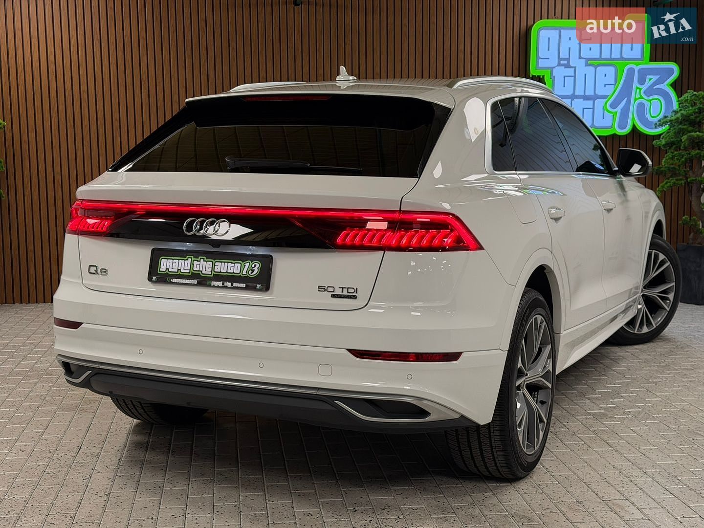 Audi Q8 2020 VIN WAUZZZF10MD012629 фото оголошення 27 з 54