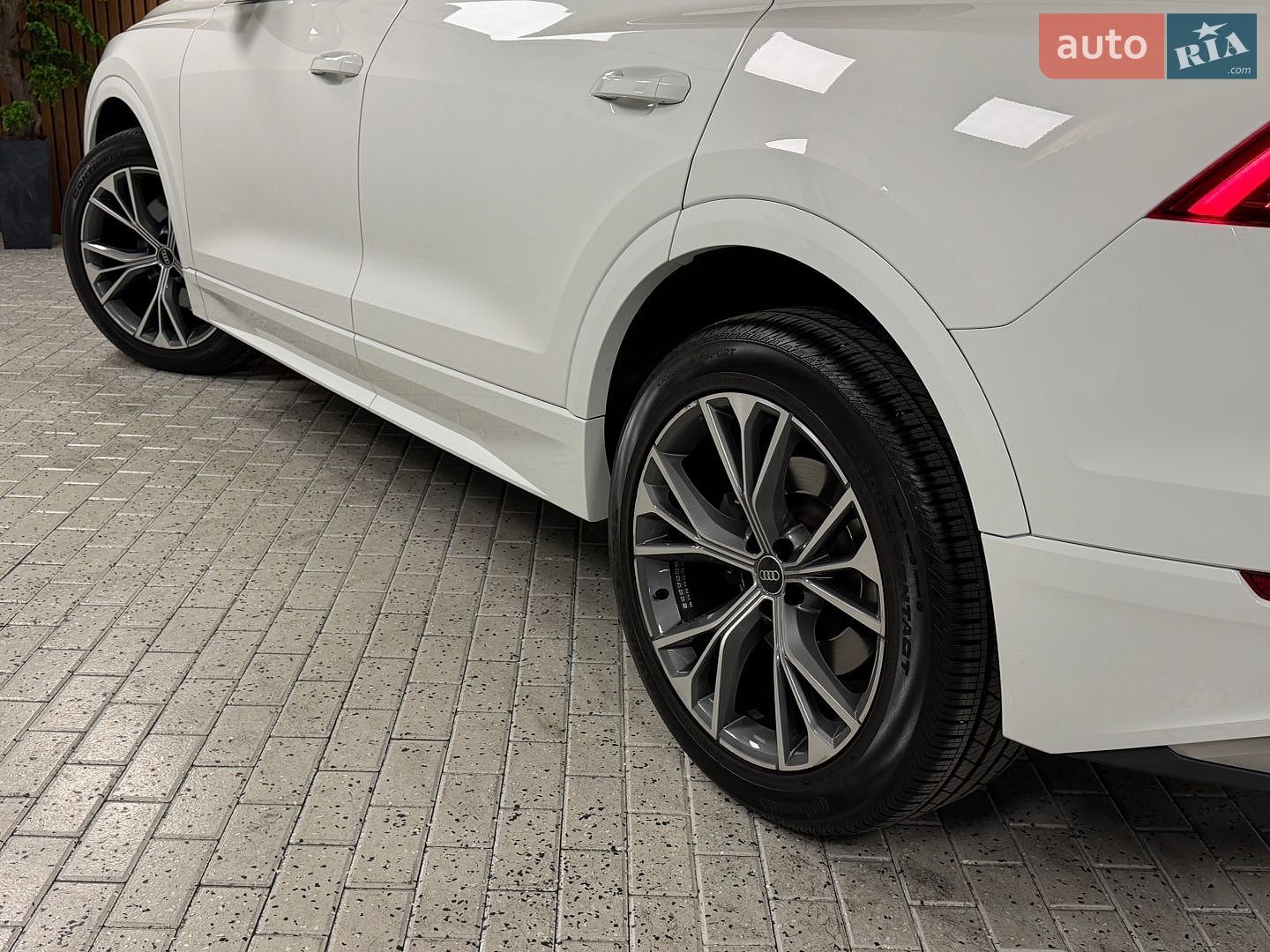 Audi Q8 2020 VIN WAUZZZF10MD012629 фото оголошення 28 з 54