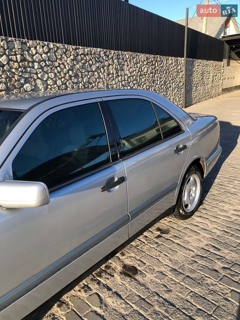 Mercedes-Benz E-Class 1995 VIN WDB1240231B157059 фото оголошення 3 з 30