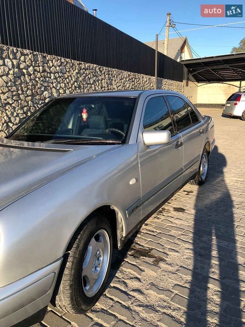 Mercedes-Benz E-Class 1995 VIN WDB1240231B157059 фото оголошення 2 з 30