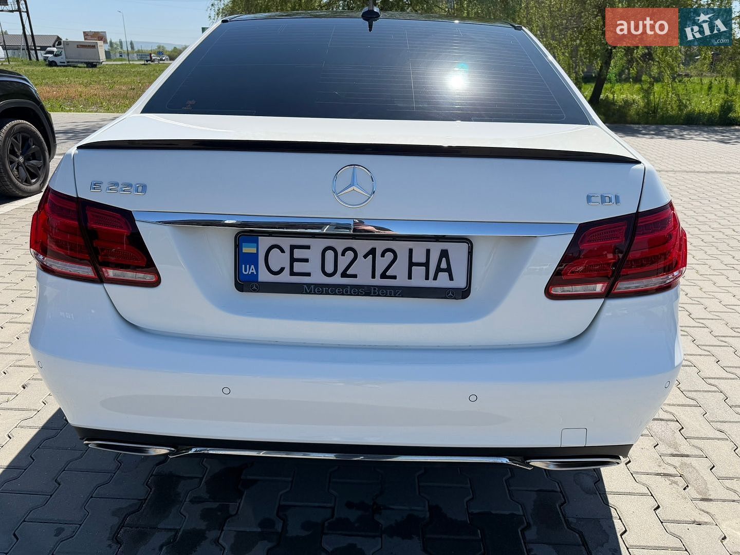 Mercedes-Benz E-Class 2014 VIN WDDHF0CB5FB093986 фото оголошення 13 з 38