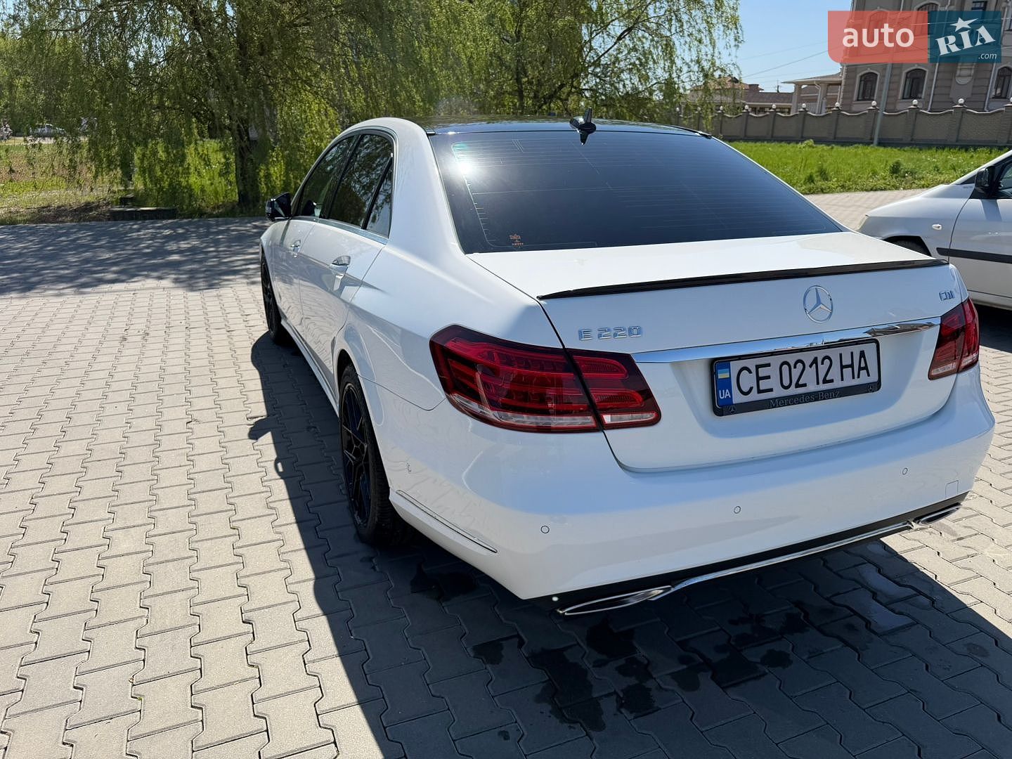 Mercedes-Benz E-Class 2014 VIN WDDHF0CB5FB093986 фото оголошення 11 з 38
