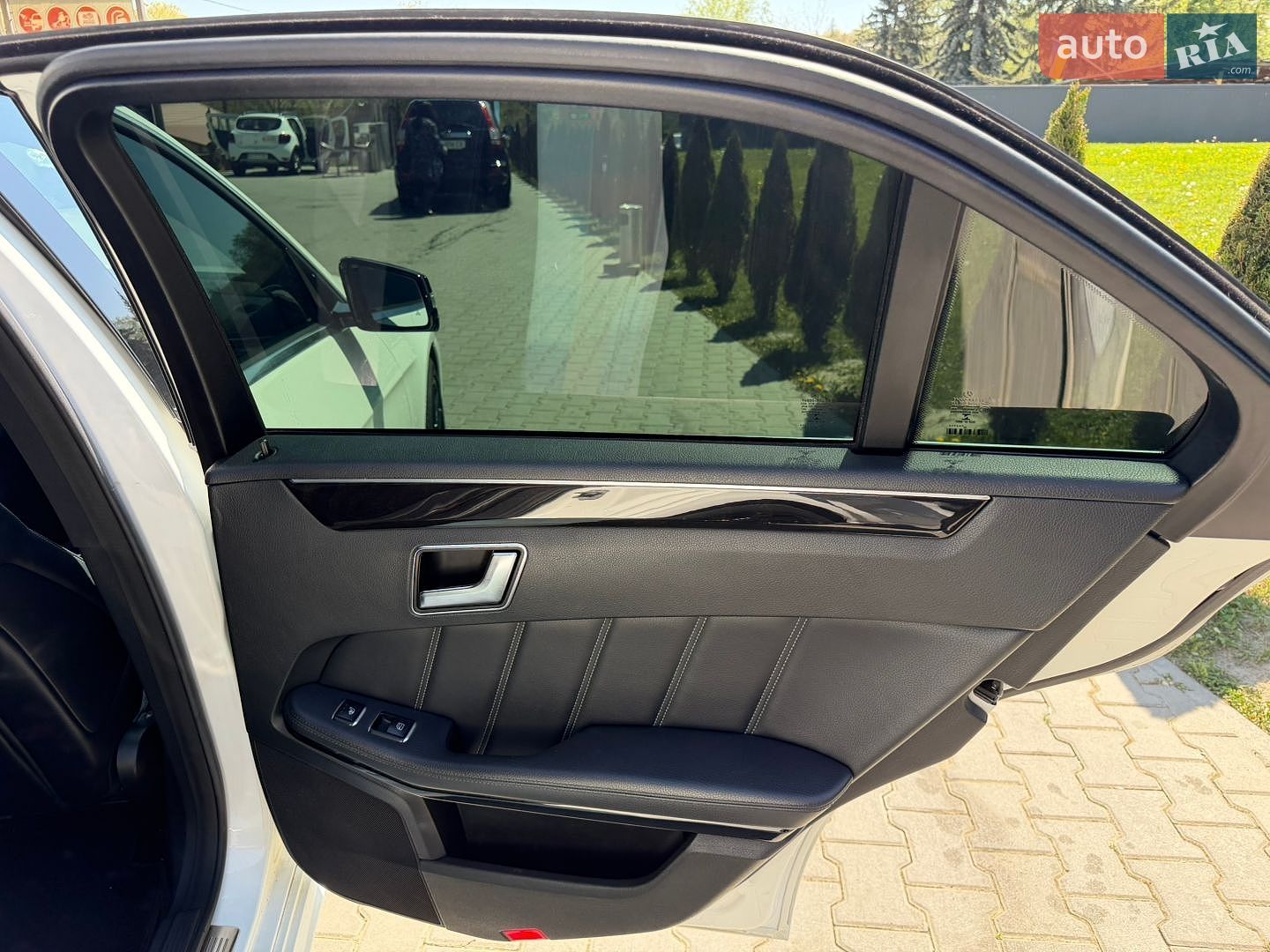 Mercedes-Benz E-Class 2014 VIN WDDHF0CB5FB093986 фото оголошення 28 з 38