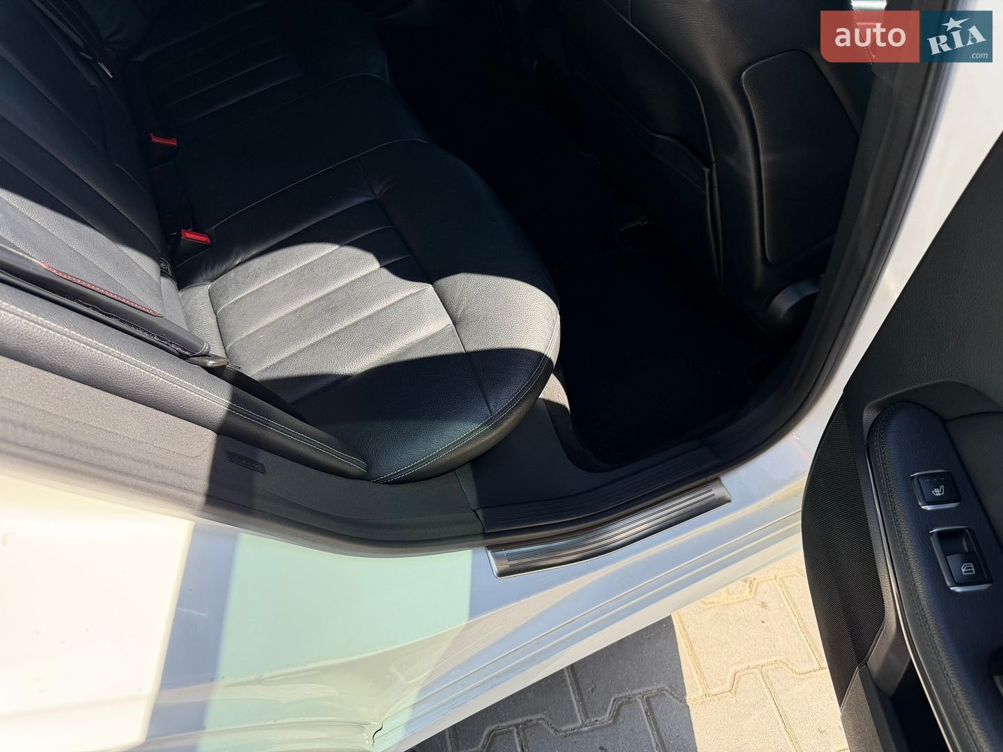 Mercedes-Benz E-Class 2014 VIN WDDHF0CB5FB093986 фото оголошення 29 з 38