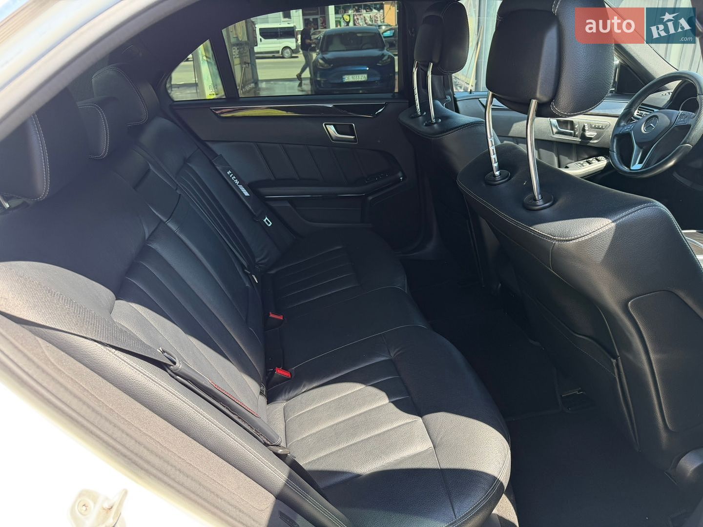 Mercedes-Benz E-Class 2014 VIN WDDHF0CB5FB093986 фото оголошення 30 з 38