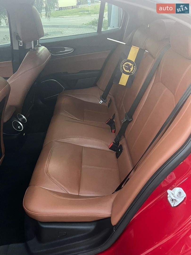 Alfa Romeo Giulia 2017 VIN ZARFAEDN4J7567126 фото оголошення 14 з 16