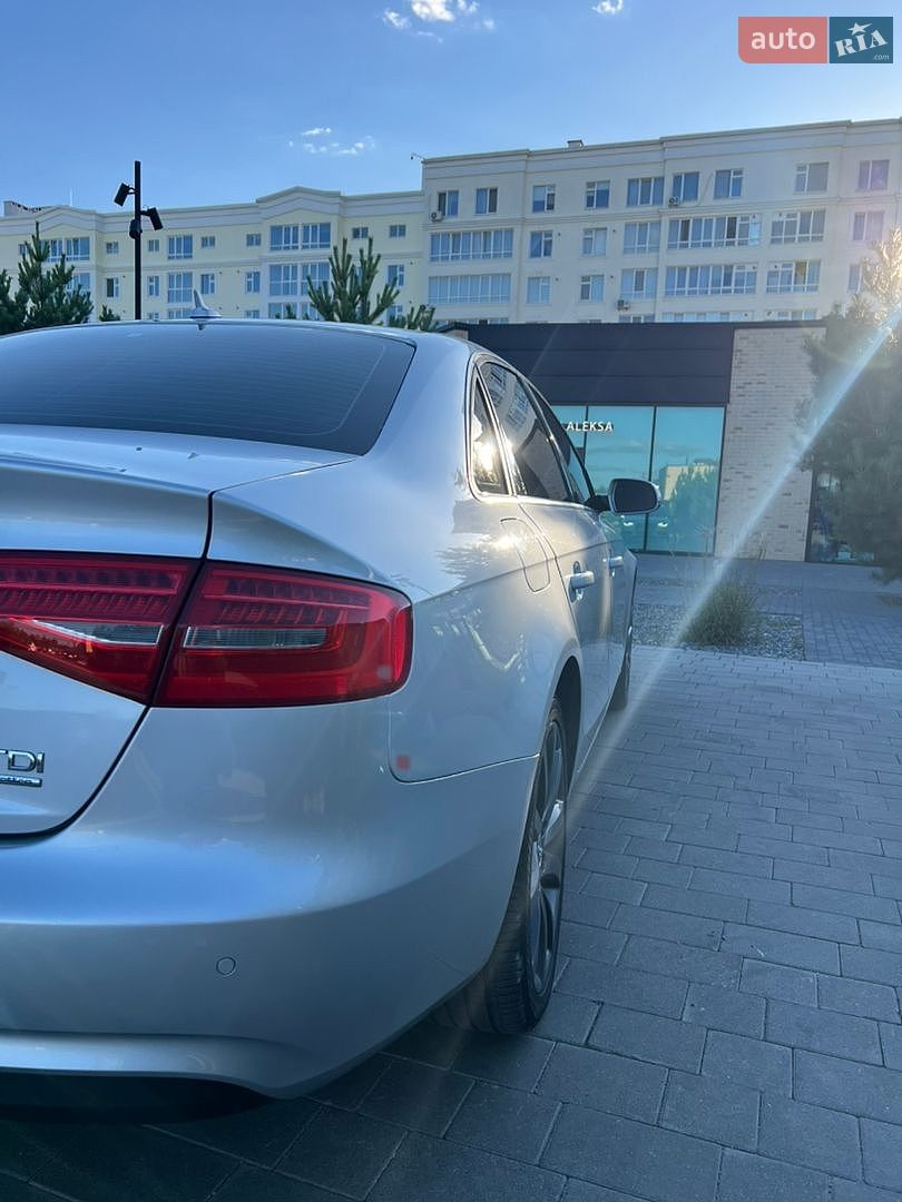 Audi A4 2012 VIN WAUZZZ8K9DN027808 фото оголошення 9 з 36