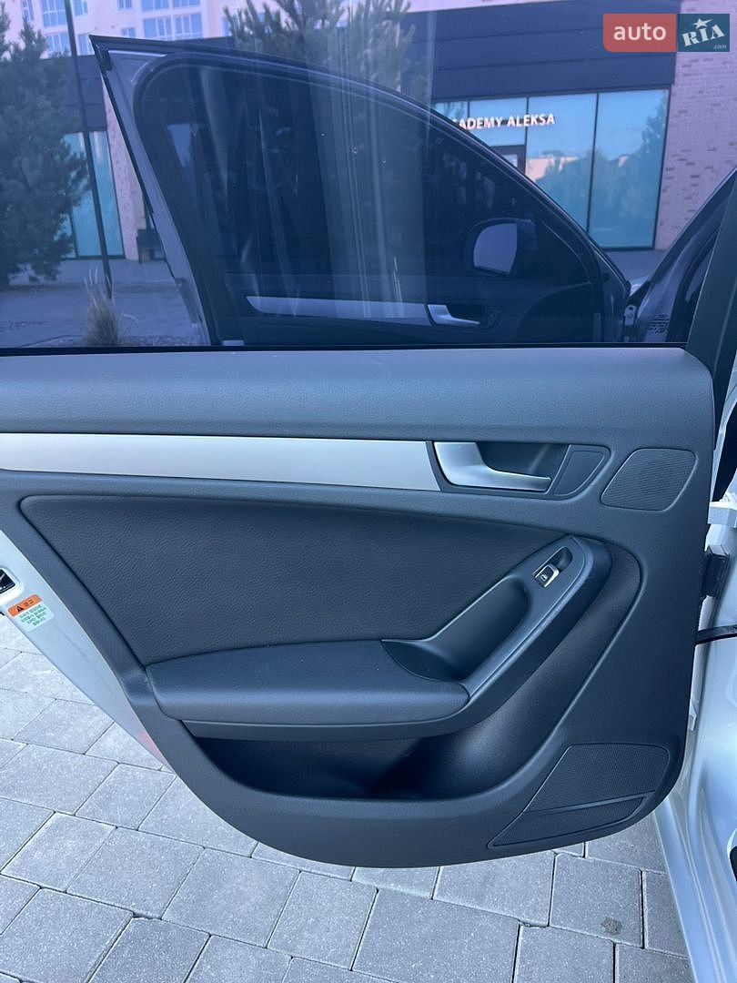 Audi A4 2012 VIN WAUZZZ8K9DN027808 фото оголошення 19 з 36