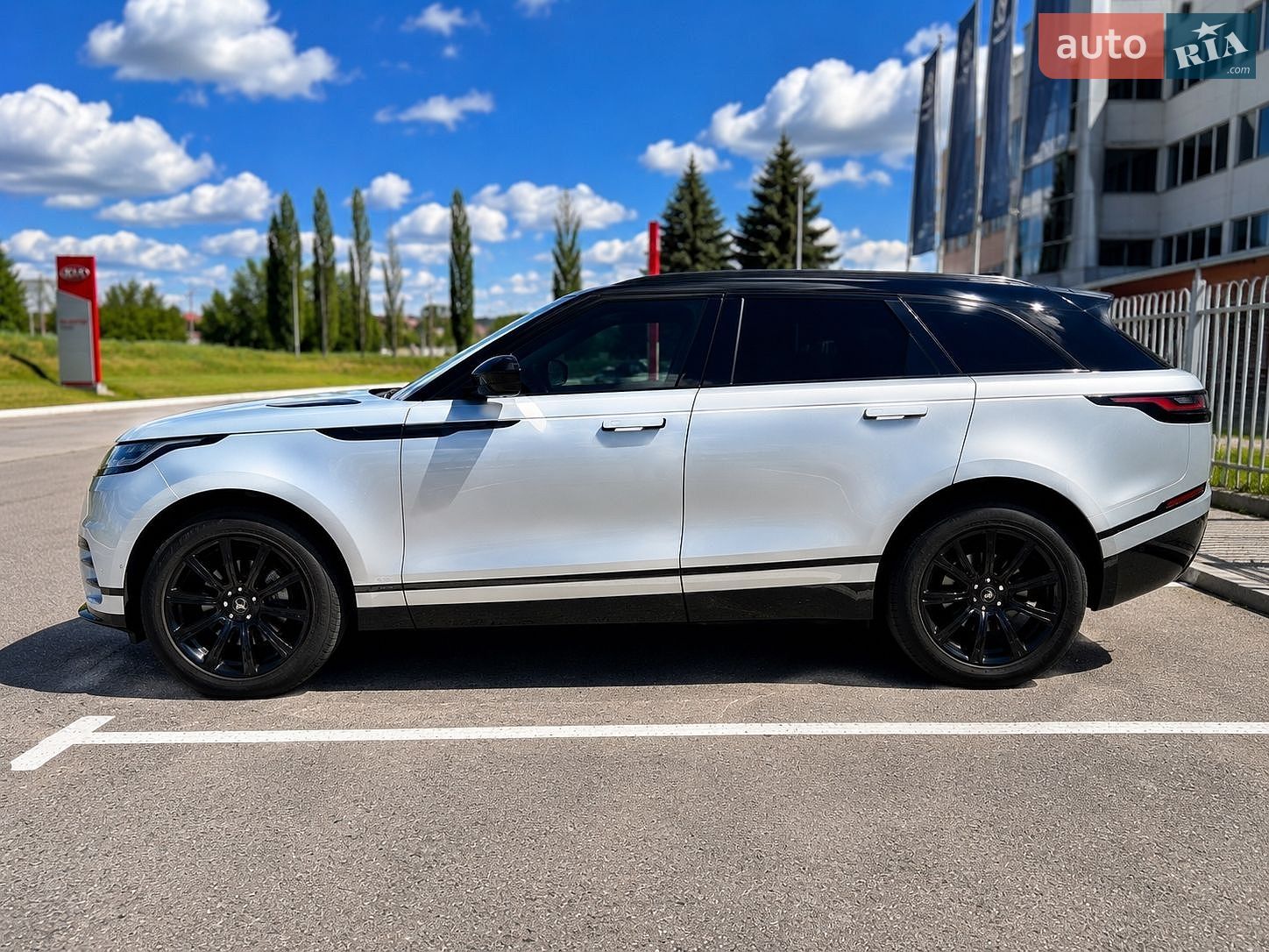 Land Rover Range Rover Velar 2019 VIN SALYK2FX6LA239203 фото оголошення 4 з 47