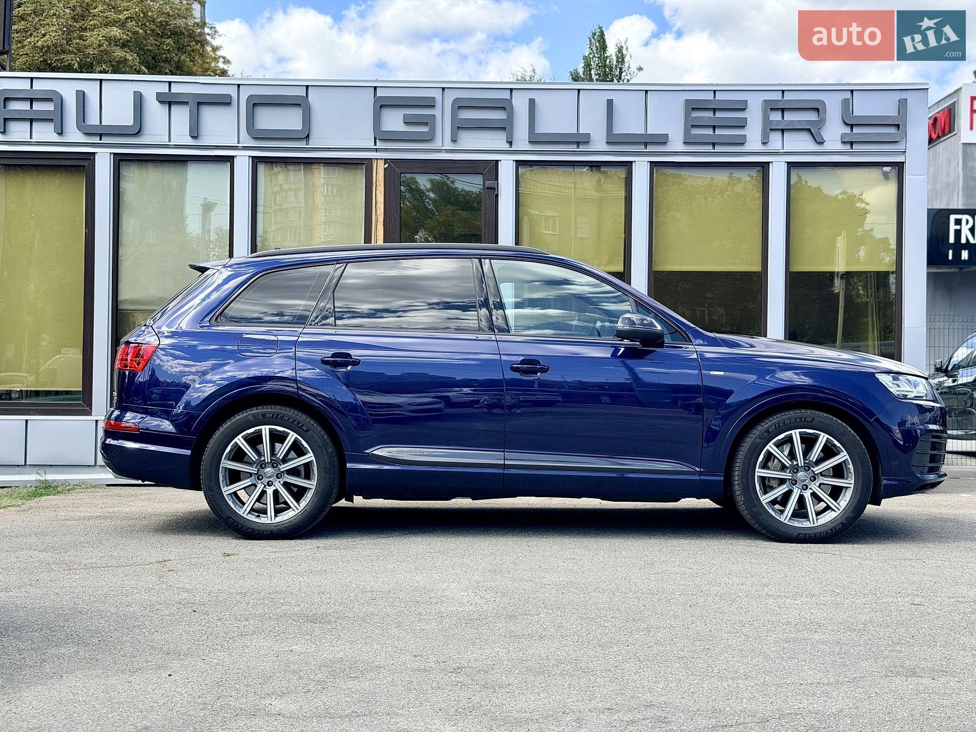 Audi Q7 2018 VIN WAUZZZ4M6KD003279 фото оголошення 5 з 49