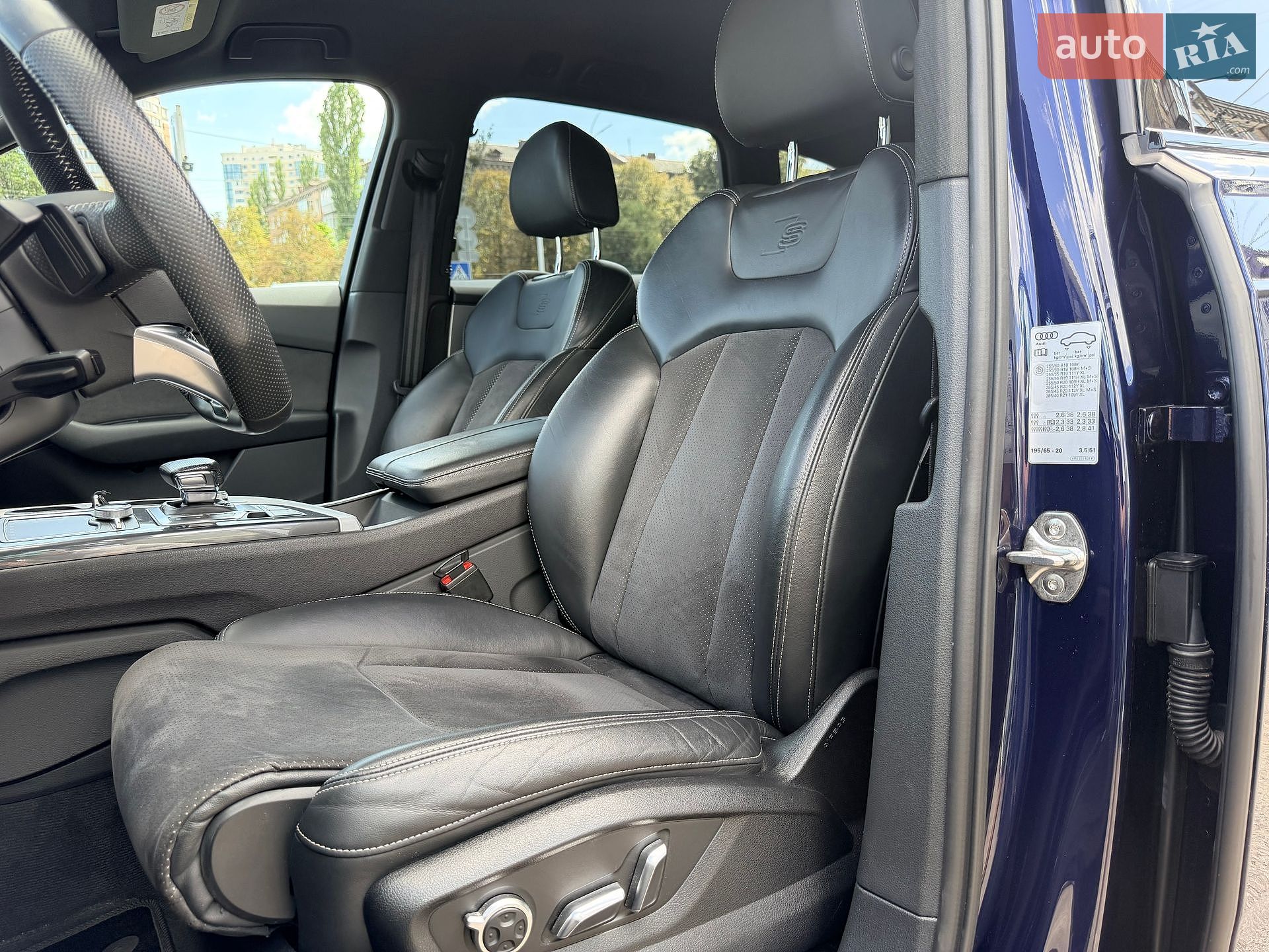 Audi Q7 2018 VIN WAUZZZ4M6KD003279 фото оголошення 21 з 49