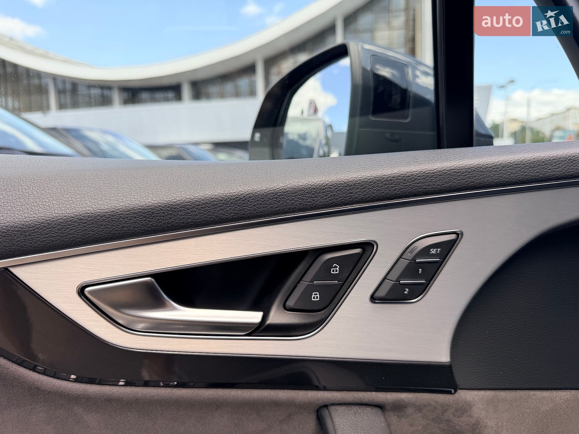 Audi Q7 2018 VIN WAUZZZ4M6KD003279 фото оголошення 25 з 49