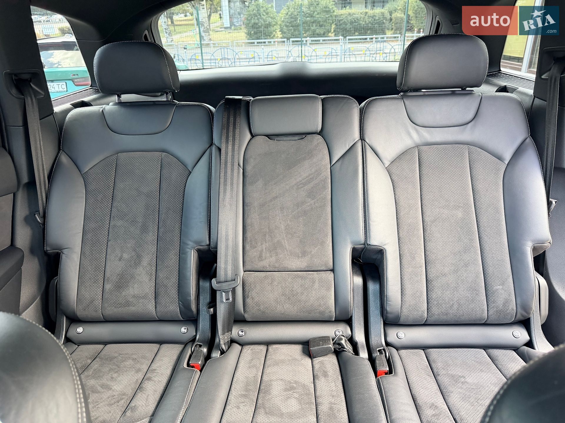 Audi Q7 2018 VIN WAUZZZ4M6KD003279 фото оголошення 30 з 49