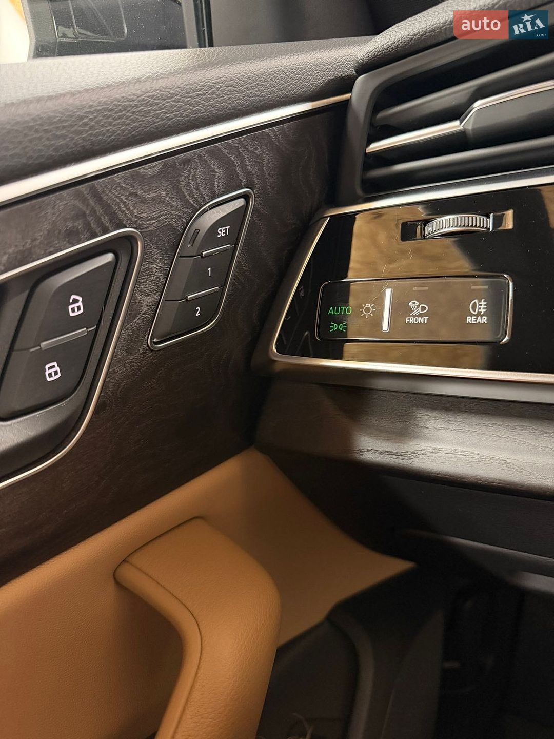 Audi Q8 2021 VIN WAUZZZF17MD031095 фото оголошення 34 з 37
