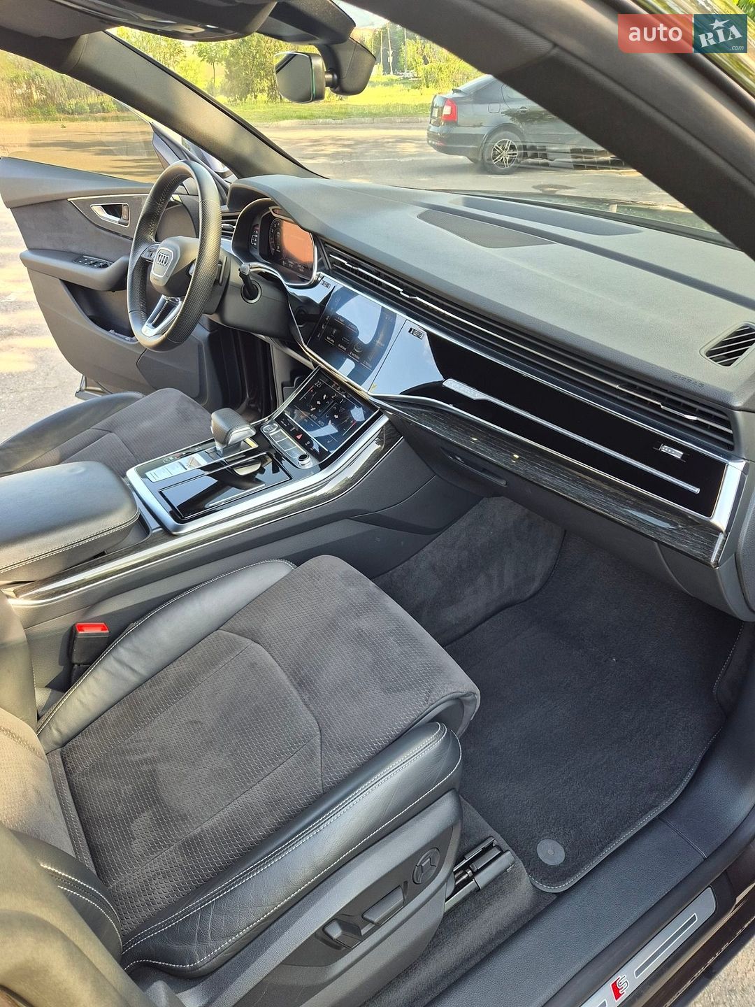 Audi Q8 2018 VIN WAUZZZF1XKD005054 фото оголошення 17 з 21