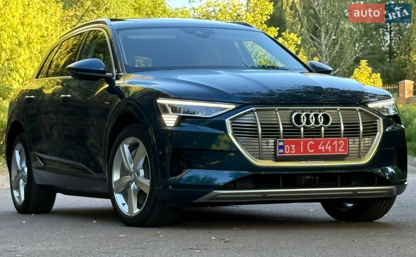 Audi e-tron 2020 VIN WA1VAAGE4KB015709 фото оголошення 4 з 109