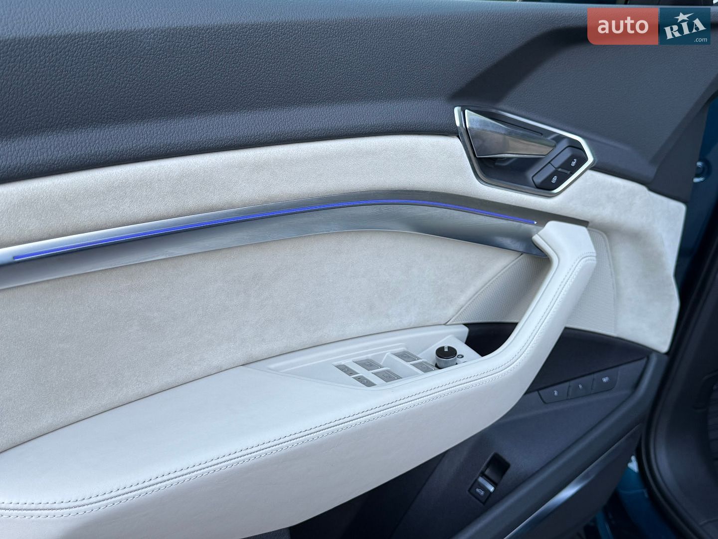 Audi e-tron 2020 VIN WA1VAAGE4KB015709 фото оголошення 45 з 109