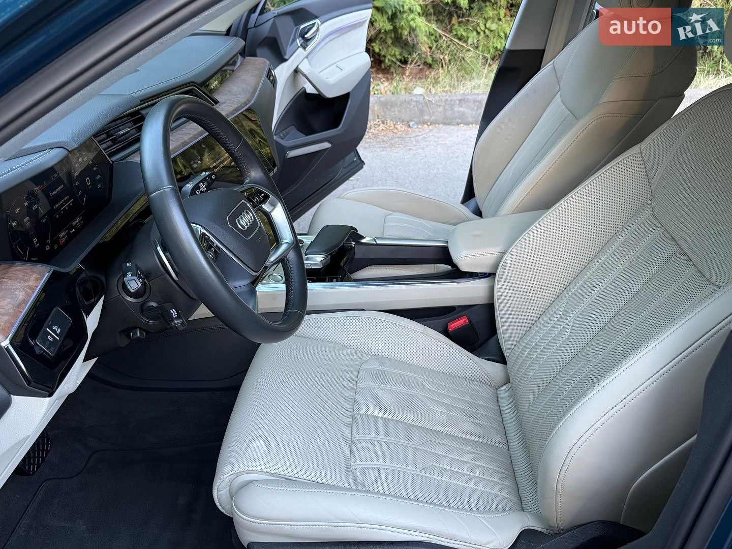 Audi e-tron 2020 VIN WA1VAAGE4KB015709 фото оголошення 56 з 109