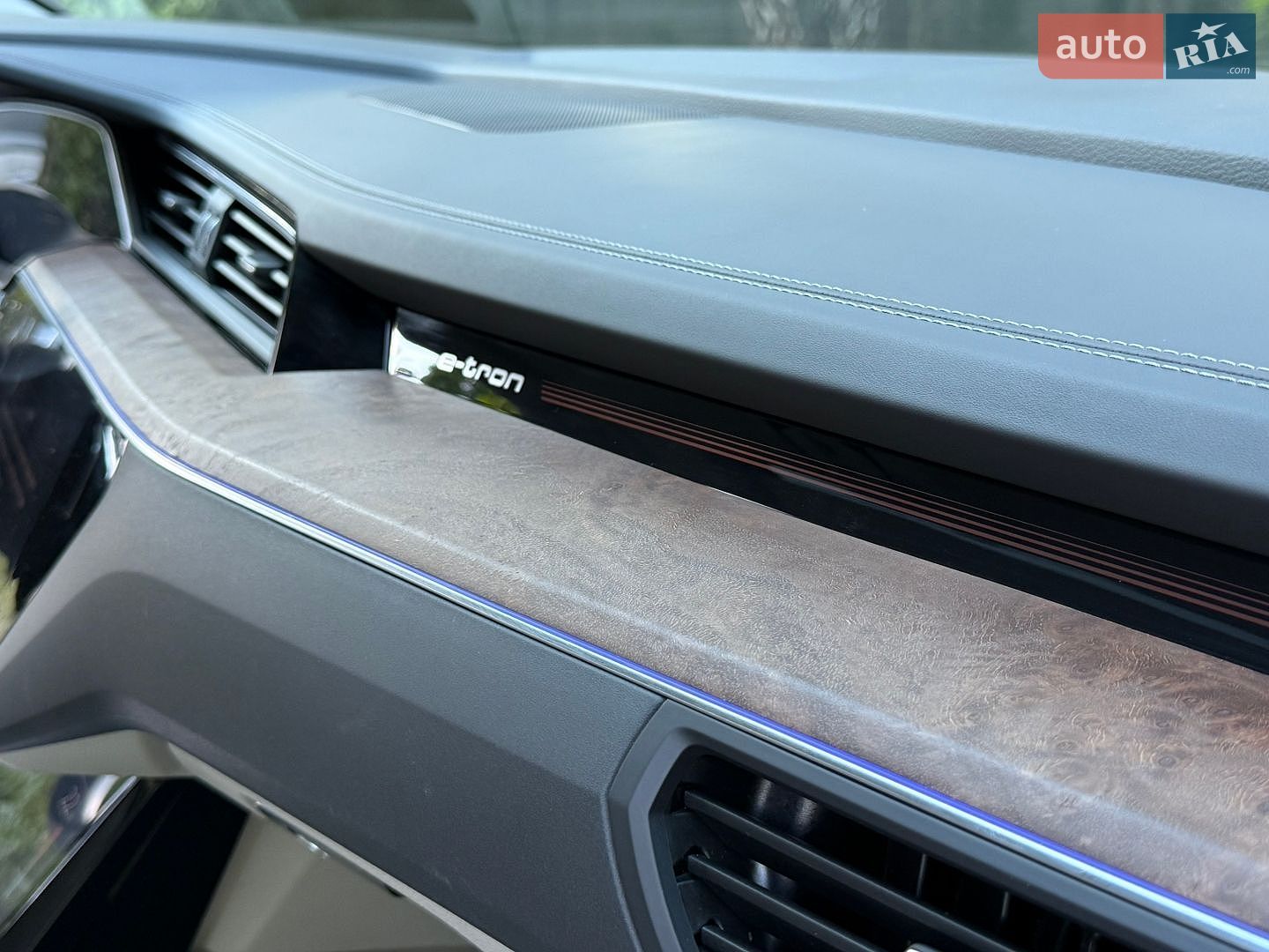 Audi e-tron 2020 VIN WA1VAAGE4KB015709 фото оголошення 75 з 109