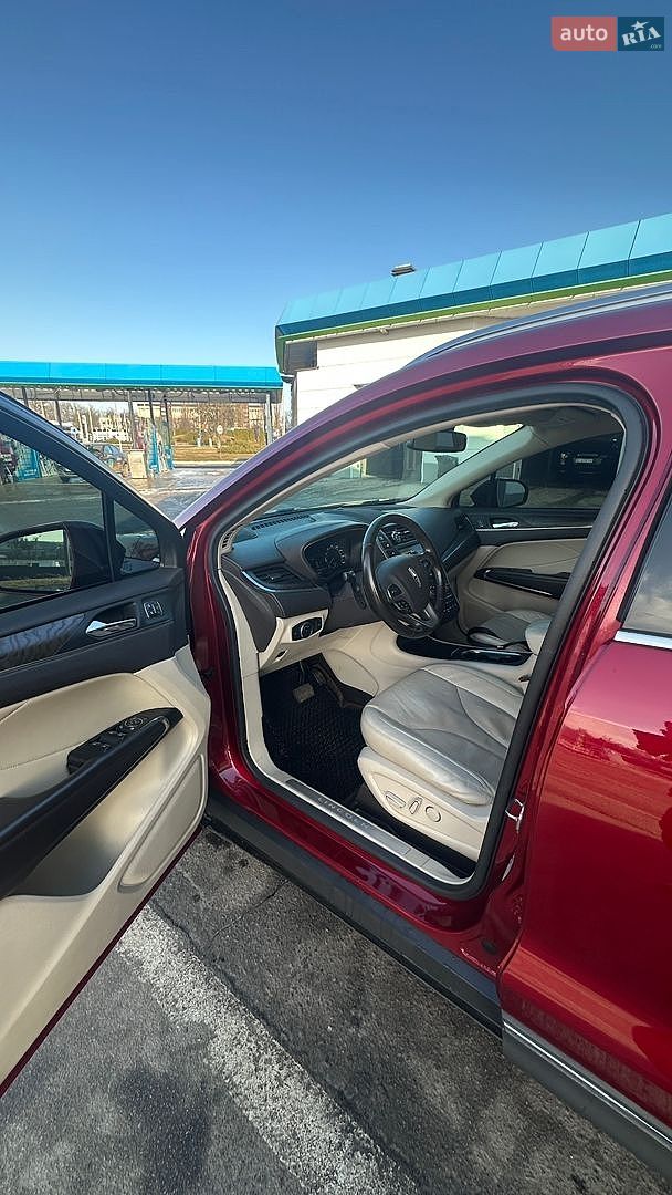 Lincoln MKC 2017 VIN 5LMCJ3D9XHUL53945 фото оголошення 12 з 17