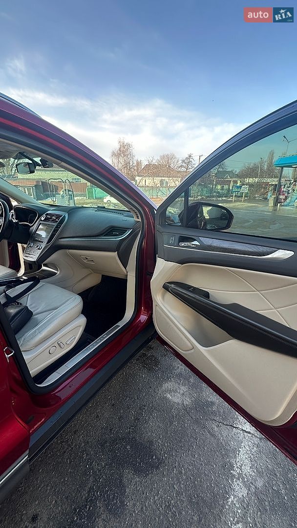 Lincoln MKC 2017 VIN 5LMCJ3D9XHUL53945 фото оголошення 13 з 17