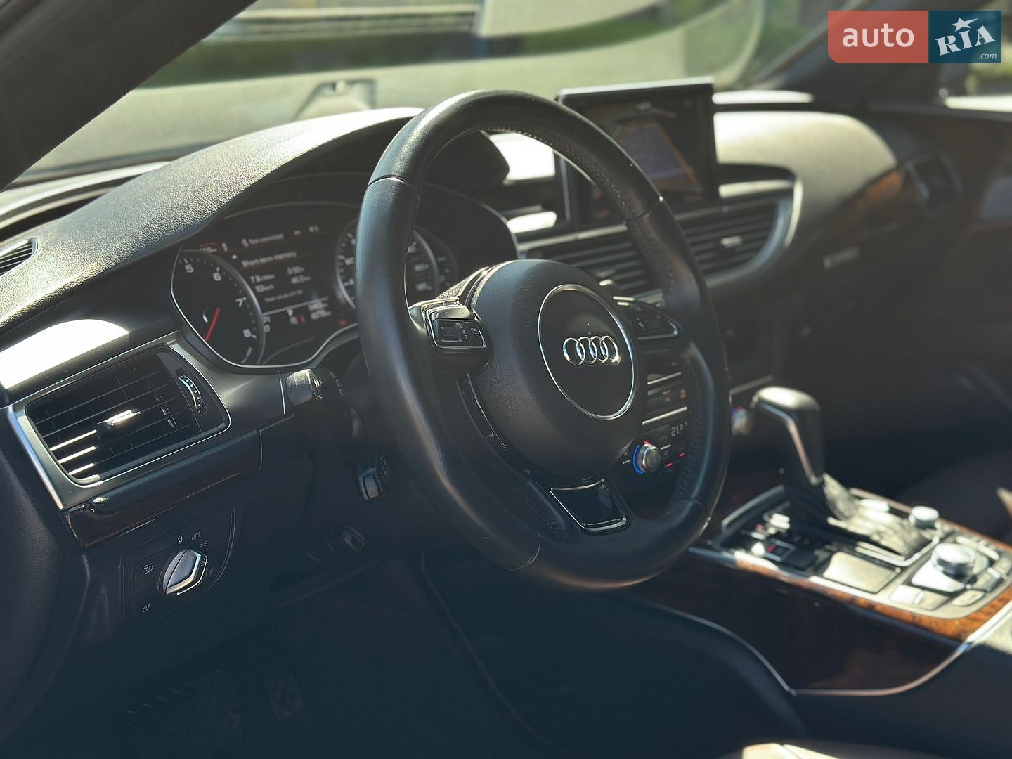 Audi A7 Sportback 2015 VIN WAUWGAFC7GN078931 фото оголошення 13 з 33