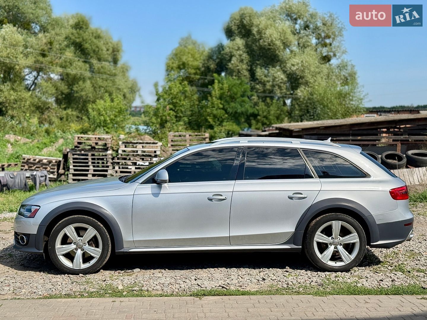 Audi A4 Allroad 2013 VIN WA1TFAFL5EA036670 фото оголошення 3 з 19