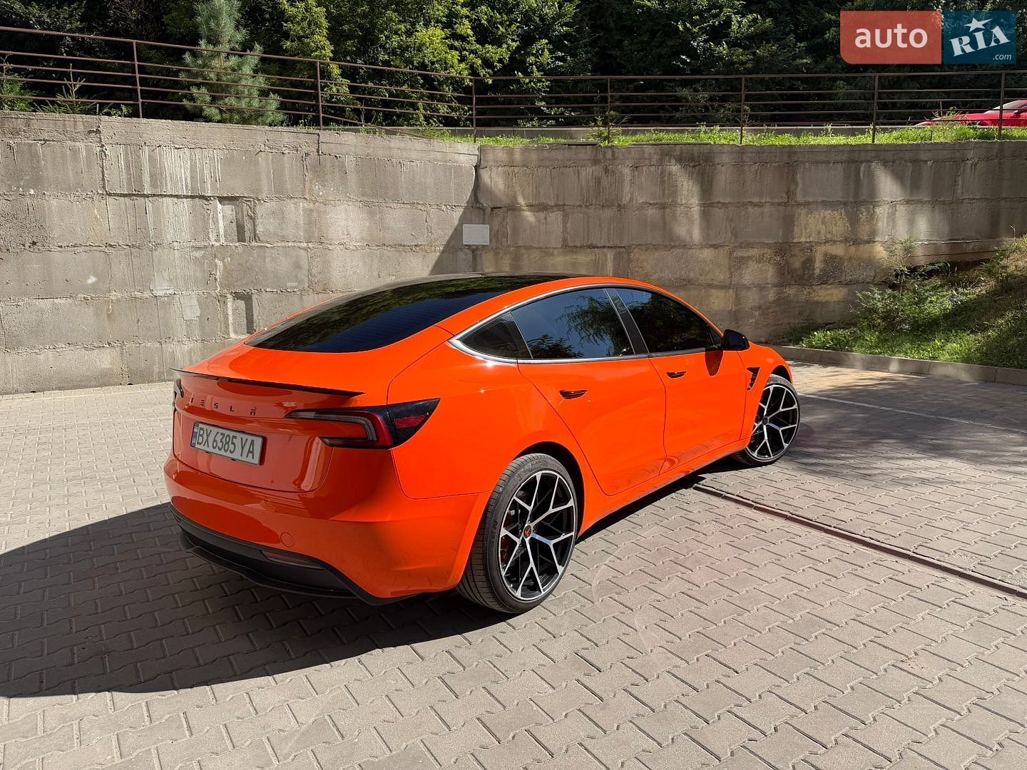 Tesla Model 3 2024 VIN 5YJ3E1EAXRF829940 фото оголошення 5 з 6