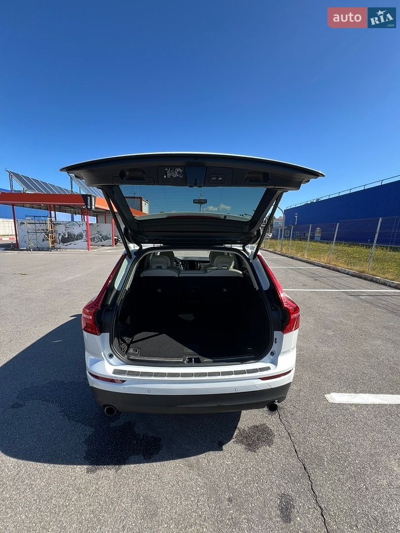 Volvo XC60 2021 VIN YV4102RK2M1836300 фото оголошення 10 з 26