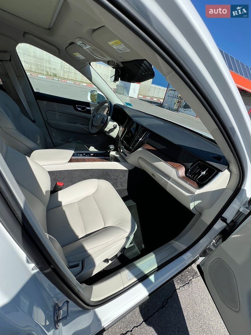 Volvo XC60 2021 VIN YV4102RK2M1836300 фото оголошення 14 з 26